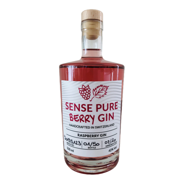 Sense Pure Berry Gin: Eine Flasche des fruchtigen Gins mit einer verführerischen Mischung von Beerenaromen