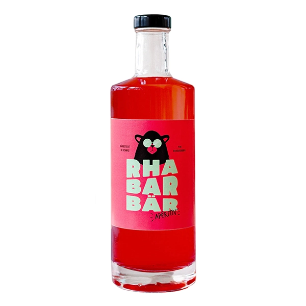 Rhabarbär Aperitiv: Eine Flasche des erfrischenden Aperitifs mit fruchtigem Rhabarbergeschmack und einladender Leichtigkeit